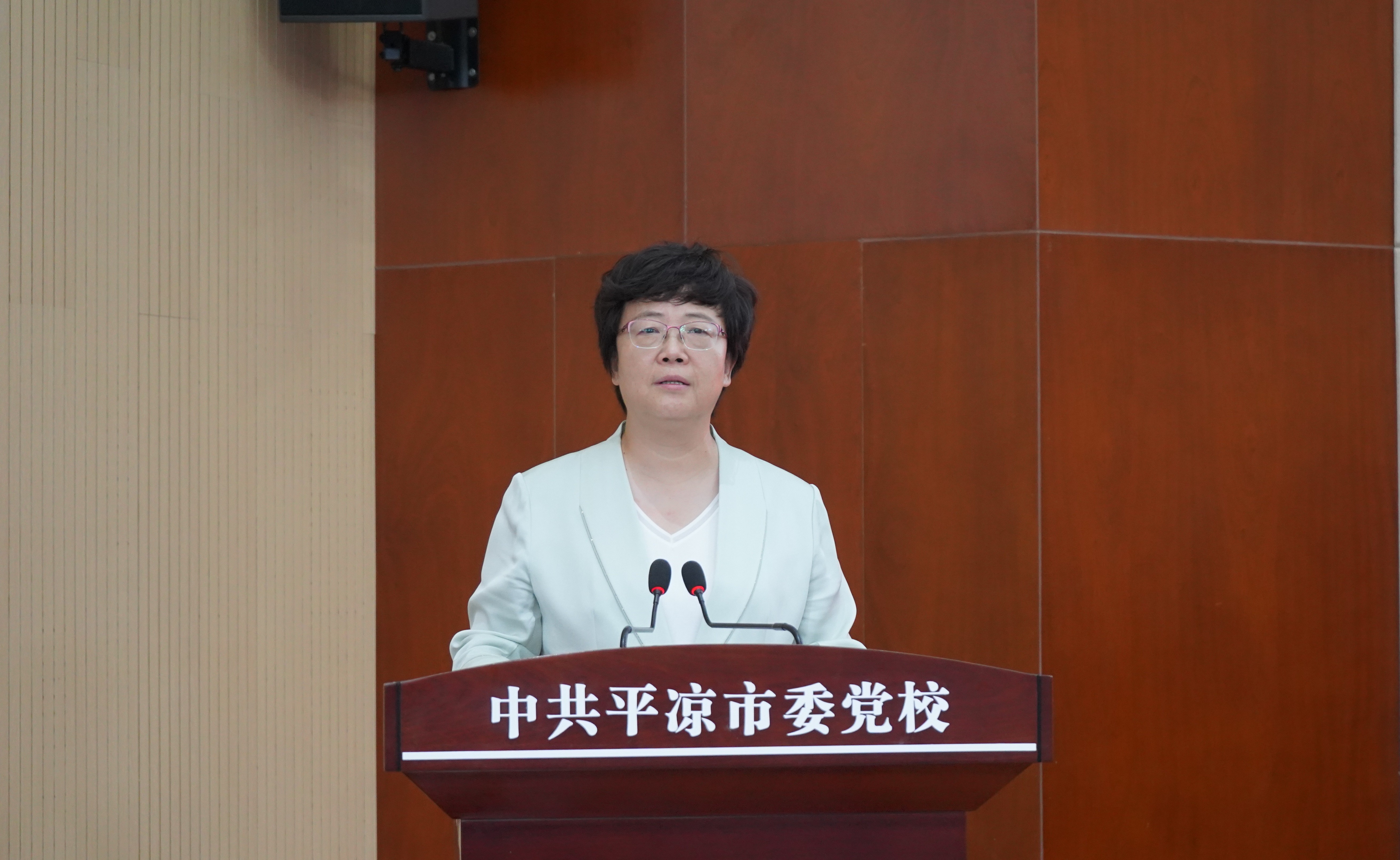 20230710-beat365英国官方网站乡村振兴甘肃平凉远程教学站揭牌暨乡村教师护眼灯捐赠仪式 -中共平凉市委书记王旭致辞-平凉融媒体中心拍摄.jpg