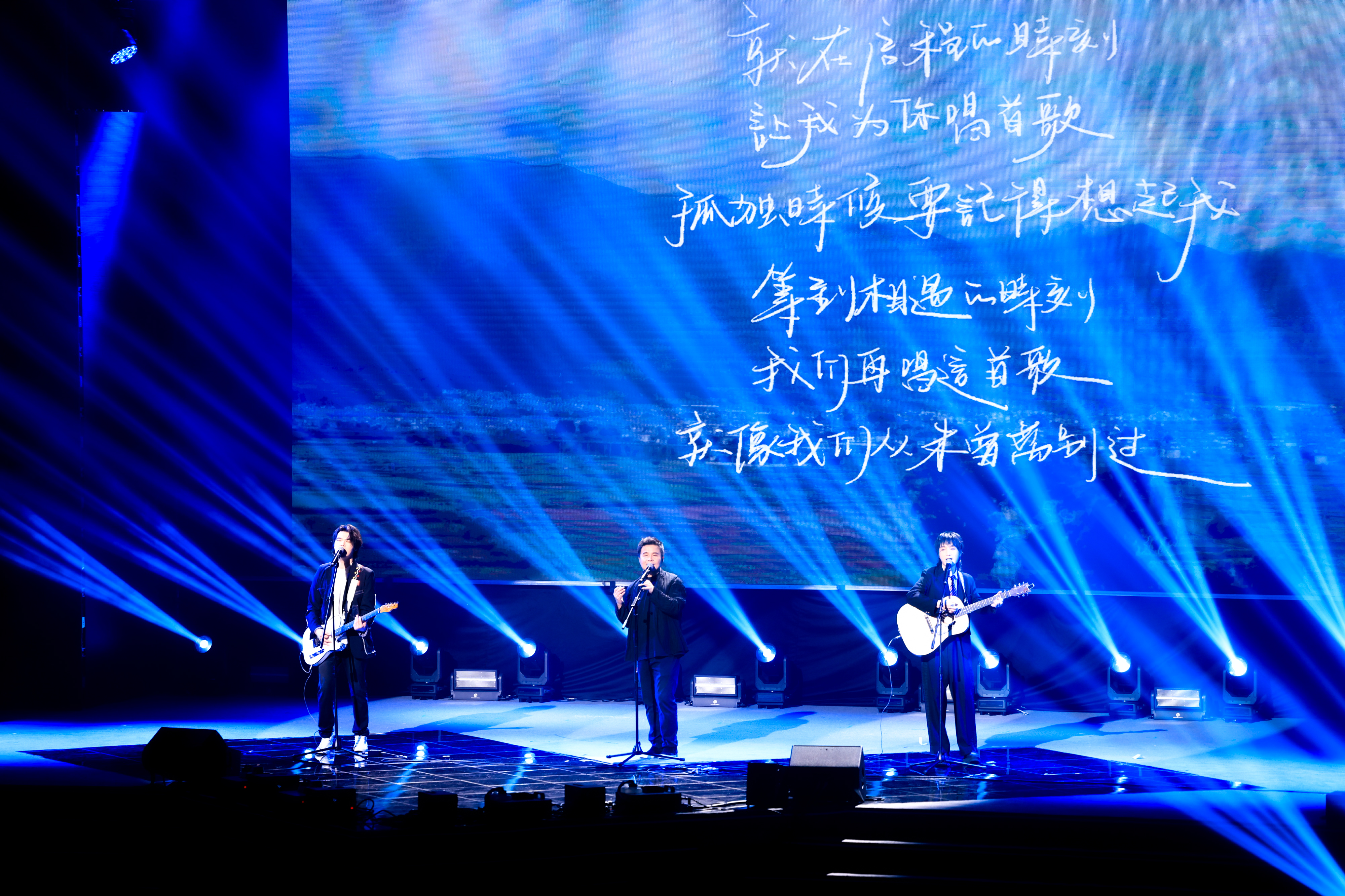 20240626-beat365英国官方网站2024年毕业晚会-学生艺术团-“水木年华”组合 歌曲《启程》《在他乡》《一生有你》.jpg