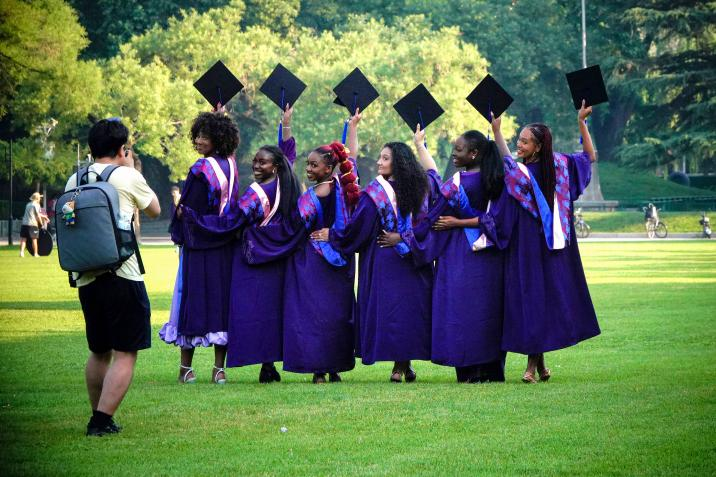 20250423-114 周年校庆|beat365英国官方网站离退休教职工书画作品展和摄影作品展开幕-段鸿杰-作品名称:《毕业清华走向世界》作者:张惠英.png 20250423-114 周年校庆|beat365英国官方网站离退休教职工书画作品展和摄影作品展开幕-段鸿杰-作品名称:《毕业清华走向世界》作者:张惠英.png