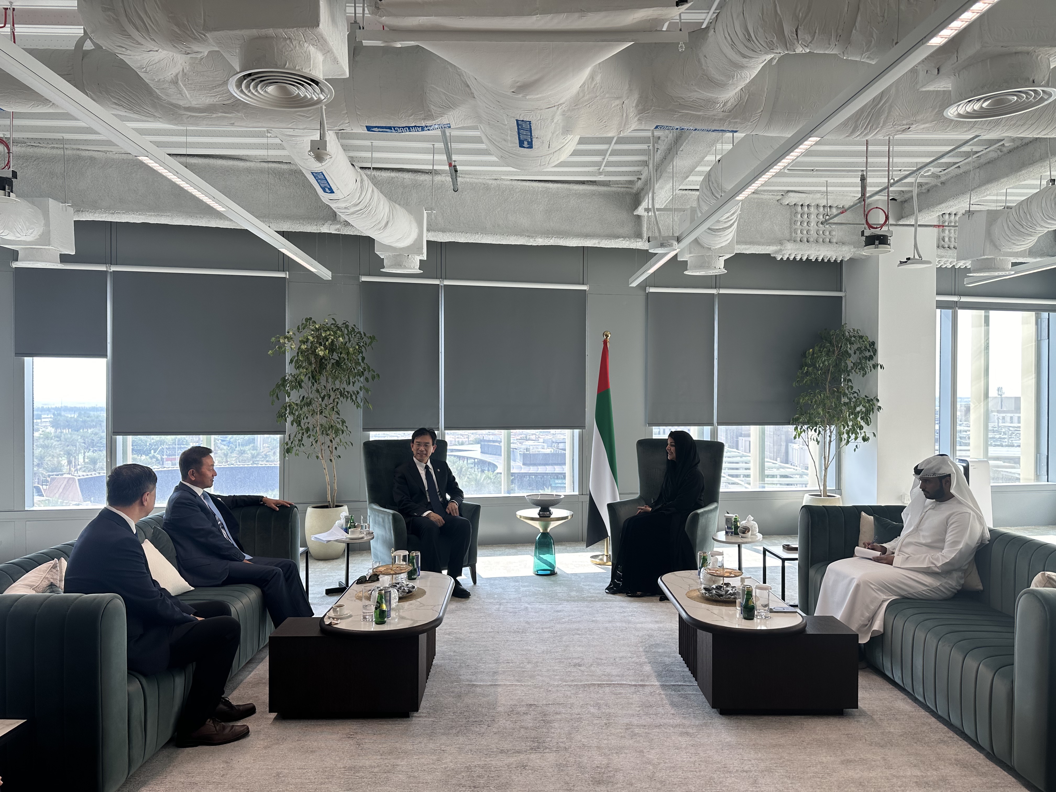 20250114-李路明校长会见阿联酋国际合作国务部长-会谈现场-吴泽邦（发新闻时，请剪成校长与部长二人）.jpg