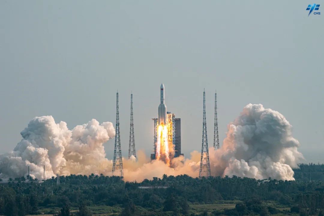 20221031-空间站梦天舱发射-刘泽康 张翰 申凯元(中国载人航天公众号)-搭载空间站梦天实验舱的长征五号B遥四运载火箭.jpg