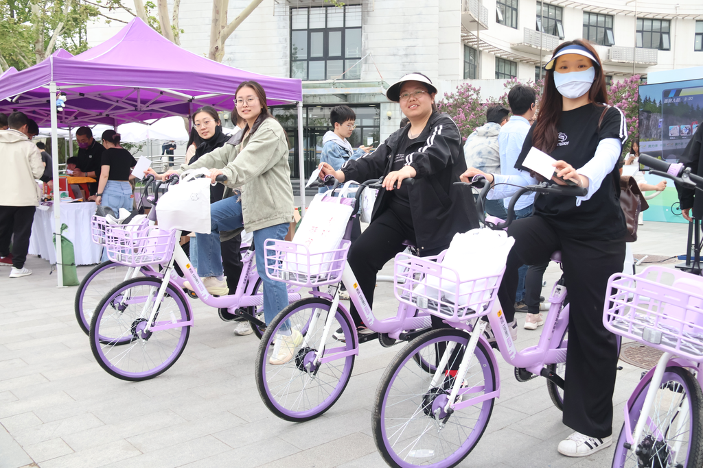 20250420-“骑遇清华，绿动未来”骑行活动-陈俊宇-骑行市集“清华紫”定制美团单车.png