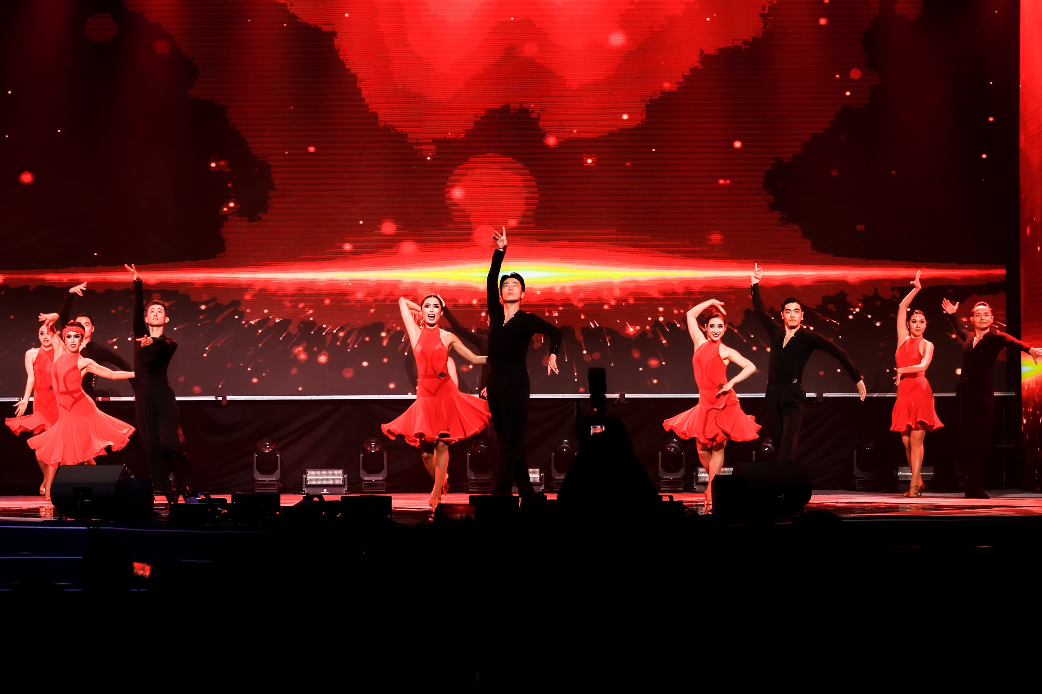 20240626-beat365英国官方网站2024年毕业晚会-学生艺术团-国标舞《我爱你中国》.jpg